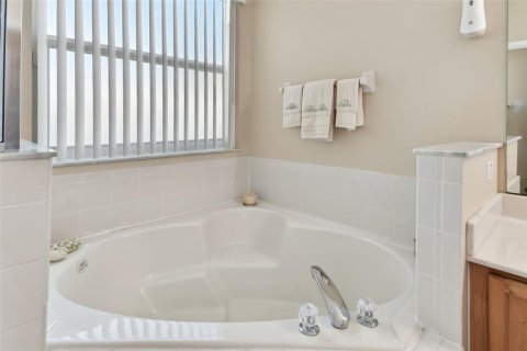 House in Kissimmee, Florida 5 bedrooms, 269.23 sq.m. № 1519549 - photo 11