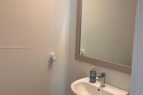 Copropriété à vendre à Miami, Floride: 3 chambres, 142.42 m2 № 1937516 - photo 11