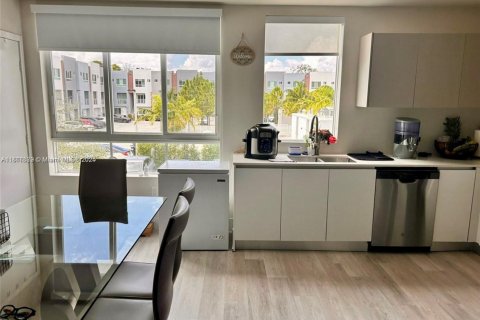 Condo in Miami, Florida, 3 bedrooms  № 1937516 - photo 4