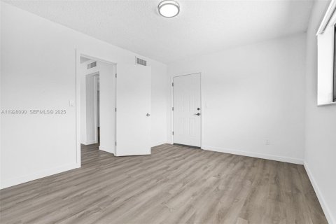 Appartement à louer à North Miami, Floride: 1 chambre, 60.39 m2 № 1987482 - photo 13