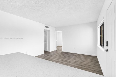 Appartement à louer à North Miami, Floride: 1 chambre, 60.39 m2 № 1987482 - photo 3