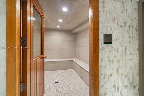 Купить кондоминиум в Бей-Харбор-Айлендс, Флорида 2 спальни, 124.58м2, № 1698598 - фото 26
