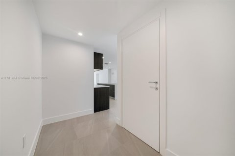 Купить кондоминиум в Бей-Харбор-Айлендс, Флорида 2 спальни, 124.58м2, № 1698598 - фото 9