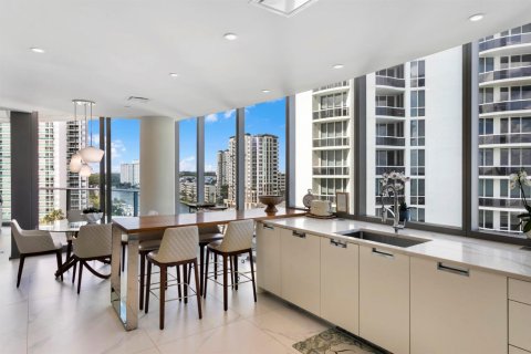 Condo in Sunny Isles Beach, Florida, 3 bedrooms  № 2241446 - photo 3