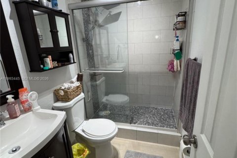 Condo in Hialeah, Florida, 2 bedrooms № 2057221 - photo 21