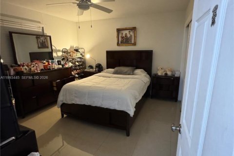 Condo in Hialeah, Florida, 2 bedrooms № 2057221 - photo 14