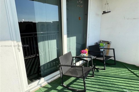 Condo in Hialeah, Florida, 2 bedrooms № 2057221 - photo 24