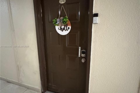 Condo in Hialeah, Florida, 2 bedrooms № 2057221 - photo 3