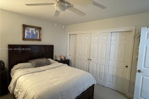 Condo in Hialeah, Florida, 2 bedrooms № 2057221 - photo 13