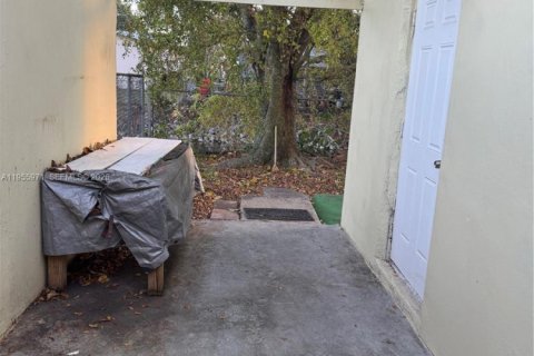 House in North Lauderdale, Florida 4 bedrooms, 123.75 sq.m. № 2009740 - photo 14