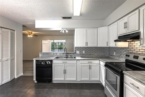 House in Lake Wales, Florida 4 bedrooms, 156.17 sq.m. № 1908038 - photo 8