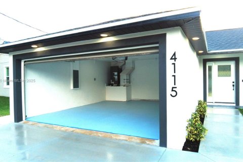 House in Sebring, Florida 4 bedrooms, 158.58 sq.m. № 1947755 - photo 15