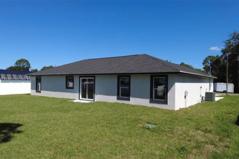 House in Sebring, Florida 4 bedrooms, 158.58 sq.m. № 1947755 - photo 22