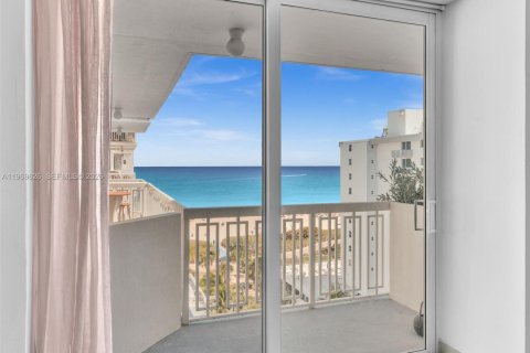 Condominio en venta en Miami Beach, Florida, 49.98 m2 № 2032499 - foto 3