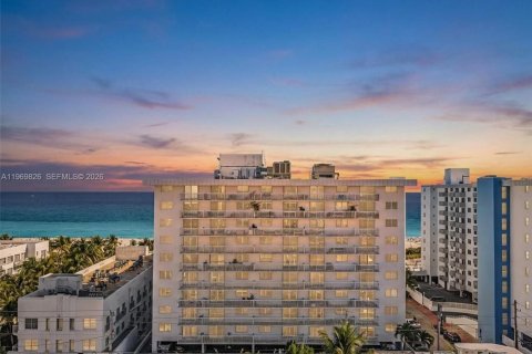 Condominio en venta en Miami Beach, Florida, 49.98 m2 № 2032499 - foto 26