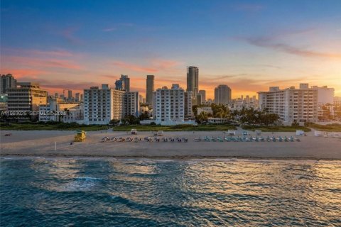 Condominio en venta en Miami Beach, Florida, 49.98 m2 № 2032499 - foto 18