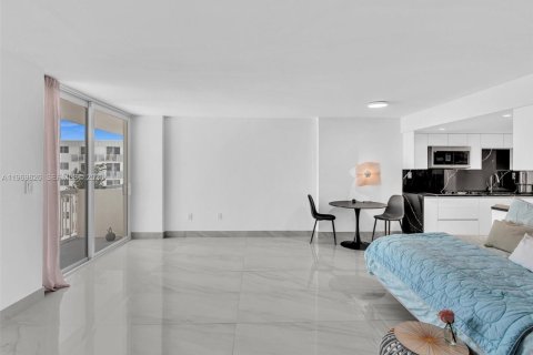 Condominio en venta en Miami Beach, Florida, 49.98 m2 № 2032499 - foto 15