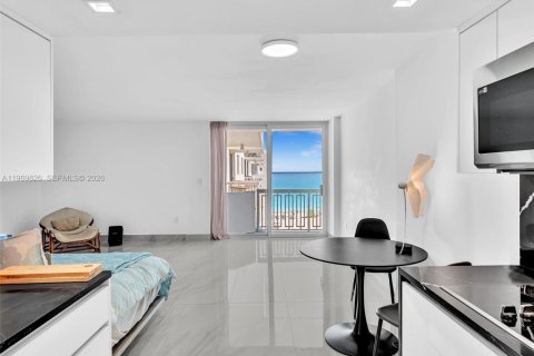 Condominio en venta en Miami Beach, Florida, 49.98 m2 № 2032499 - foto 4