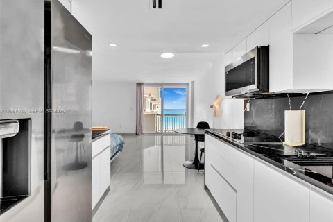 Condominio en venta en Miami Beach, Florida, 49.98 m2 № 2032499 - foto 5