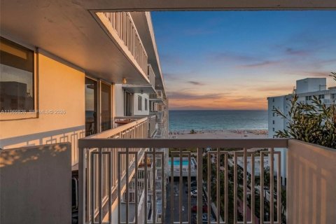 Condominio en venta en Miami Beach, Florida, 49.98 m2 № 2032499 - foto 6