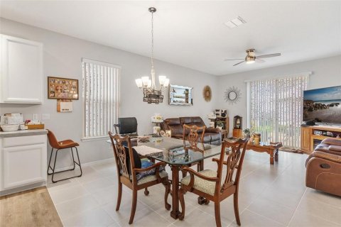 House in Fruitland Park, Florida 3 bedrooms, 149.57 sq.m. № 1901399 - photo 14