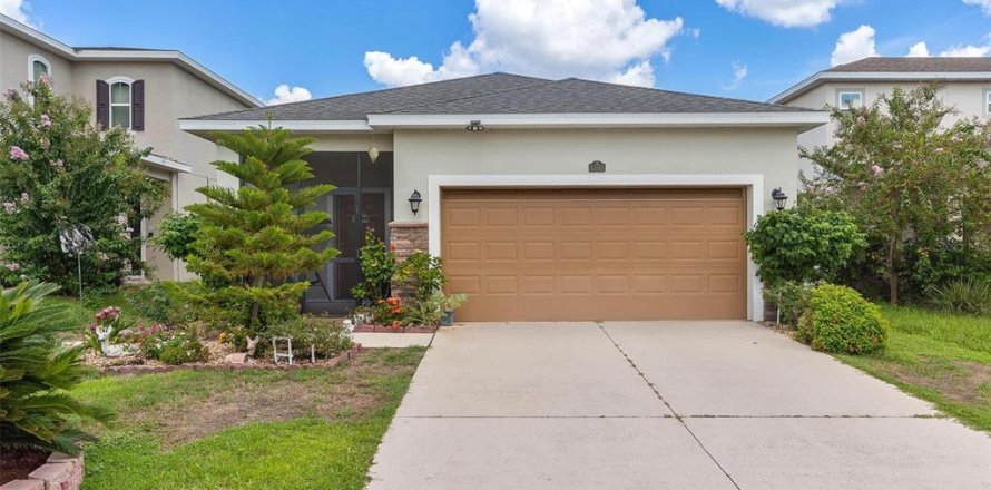 House in Fruitland Park, Florida 3 bedrooms, 149.57 sq.m. № 1901399
