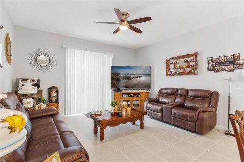 House in Fruitland Park, Florida 3 bedrooms, 149.57 sq.m. № 1901399 - photo 17