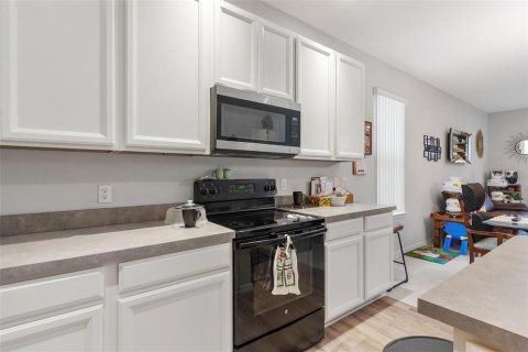 House in Fruitland Park, Florida 3 bedrooms, 149.57 sq.m. № 1901399 - photo 12