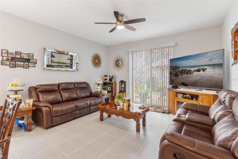 House in Fruitland Park, Florida 3 bedrooms, 149.57 sq.m. № 1901399 - photo 16