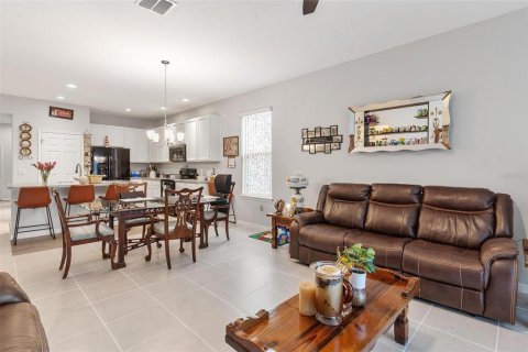 House in Fruitland Park, Florida 3 bedrooms, 149.57 sq.m. № 1901399 - photo 19