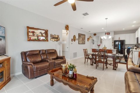 House in Fruitland Park, Florida 3 bedrooms, 149.57 sq.m. № 1901399 - photo 18