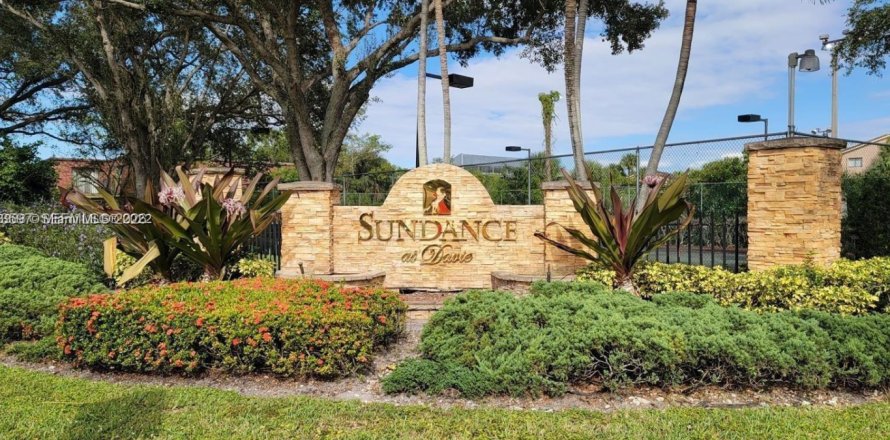 Кондоминиум с 2 спальнями в Дейви, Флорида № 2000526