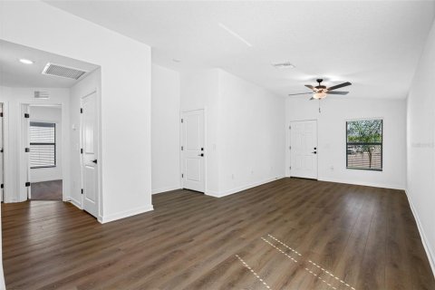 House in Weeki Wachee, Florida 2 bedrooms, 95.88 sq.m. № 2201762 - photo 2