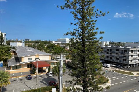 Condo in North Miami, Florida, 1 bedroom  № 1867609 - photo 18
