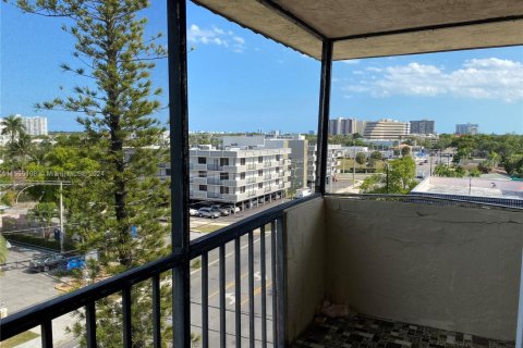 Condo in North Miami, Florida, 1 bedroom  № 1867609 - photo 17