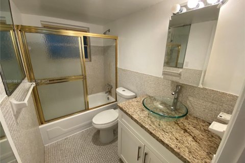 Condo in North Miami, Florida, 1 bedroom  № 1867609 - photo 14