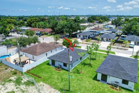 House in Miami Gardens, Florida 3 bedrooms № 1759056 - photo 19