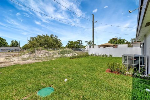 House in Miami Gardens, Florida 3 bedrooms № 1759056 - photo 15