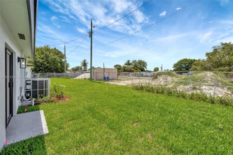 House in Miami Gardens, Florida 3 bedrooms № 1759056 - photo 13