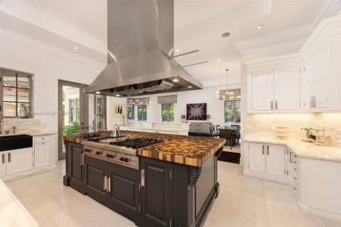 Casa en venta en Miami, Florida, 6 dormitorios, 820.14 m2 № 1807727 - foto 7
