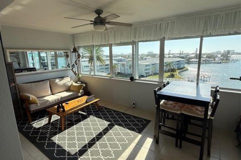 Condominio en alquiler en South Pasadena, Florida, 2 dormitorios, 117.06 m2 № 1918466 - foto 9