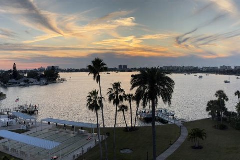Condominio en alquiler en South Pasadena, Florida, 2 dormitorios, 117.06 m2 № 1918466 - foto 30
