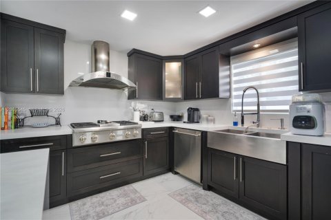 Casa en venta en Miami, Florida, 3 dormitorios, 169.08 m2 № 2069454 - foto 7