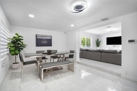 Casa en venta en Miami, Florida, 3 dormitorios, 169.08 m2 № 2069454 - foto 18