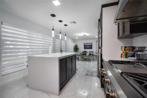 Casa en venta en Miami, Florida, 3 dormitorios, 169.08 m2 № 2069454 - foto 10