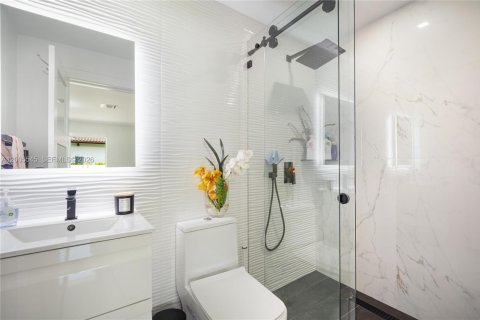 Casa en venta en Miami, Florida, 3 dormitorios, 169.08 m2 № 2069454 - foto 13