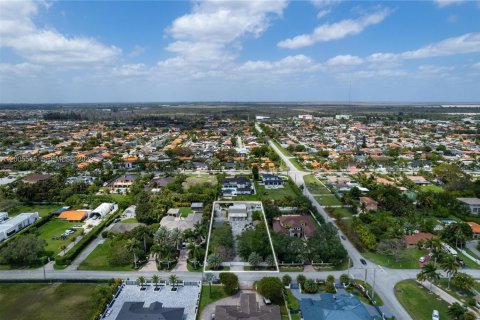 Casa en venta en Miami, Florida, 3 dormitorios, 169.08 m2 № 2069454 - foto 2