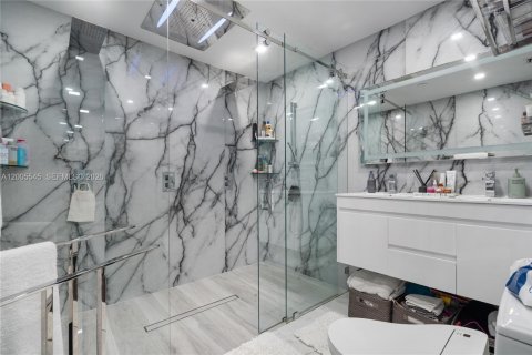 Casa en venta en Miami, Florida, 3 dormitorios, 169.08 m2 № 2069454 - foto 12