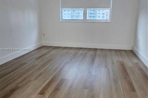 Condo in Sunny Isles Beach, Florida, 1 bedroom  № 1763349 - photo 11