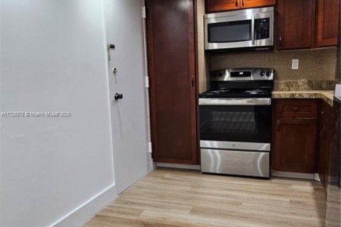 Condo in Sunny Isles Beach, Florida, 1 bedroom  № 1763349 - photo 12